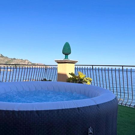 Miriam Sea Front Apartment Jacuzzi Giardini Naxos Exterior photo