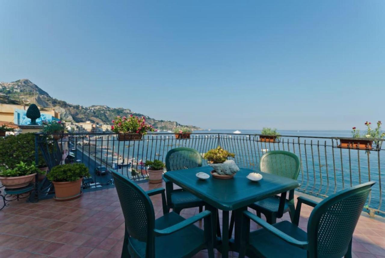 Miriam Sea Front Apartment Jacuzzi Giardini Naxos Exterior photo