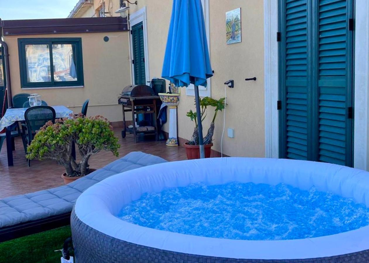 Miriam Sea Front Apartment Jacuzzi Giardini Naxos Exterior photo